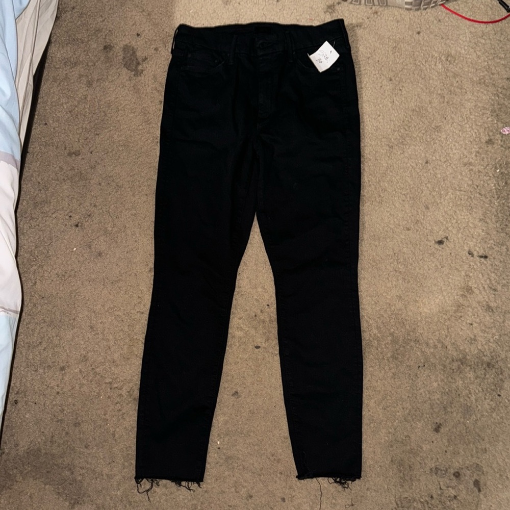 Mother the looker ankle fray jeans.92.5% cotton, 5% polyester and 2.5 elasthane